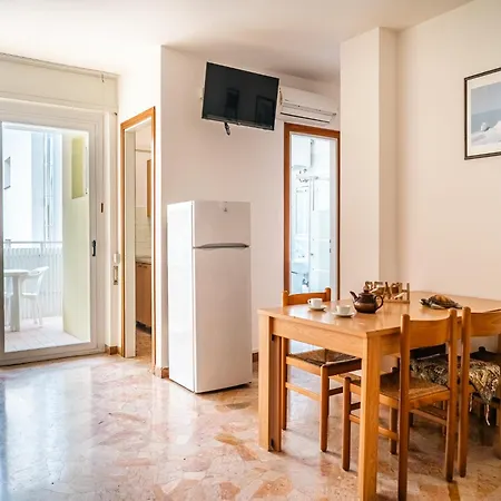 Seaside Bliss Modern Comfort With Sea View Apartment *
